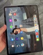 寒假刚买的iPad2022款256g插卡加WiFi版银色。寒
